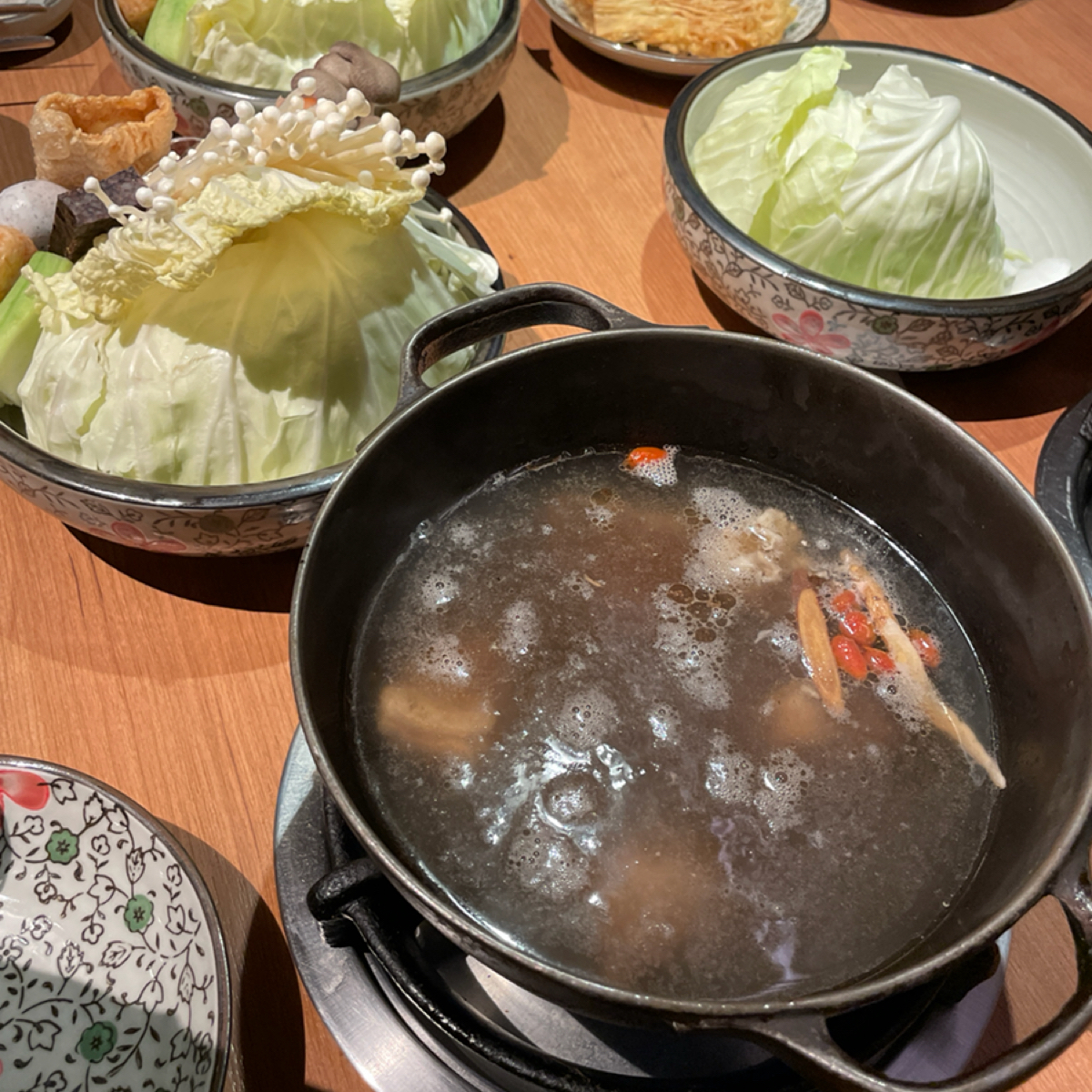 Meal image of 湯棧 公益店: 冷藏黑豚嫩肩燒酒火鍋 NT$458 shot by Freddy Liu