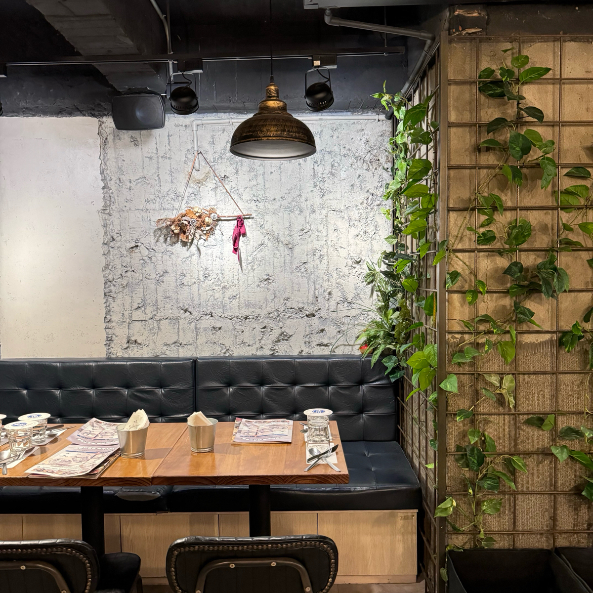 Vibe image of 舒曼六號餐館 小巨蛋南京店:  shot by Ina