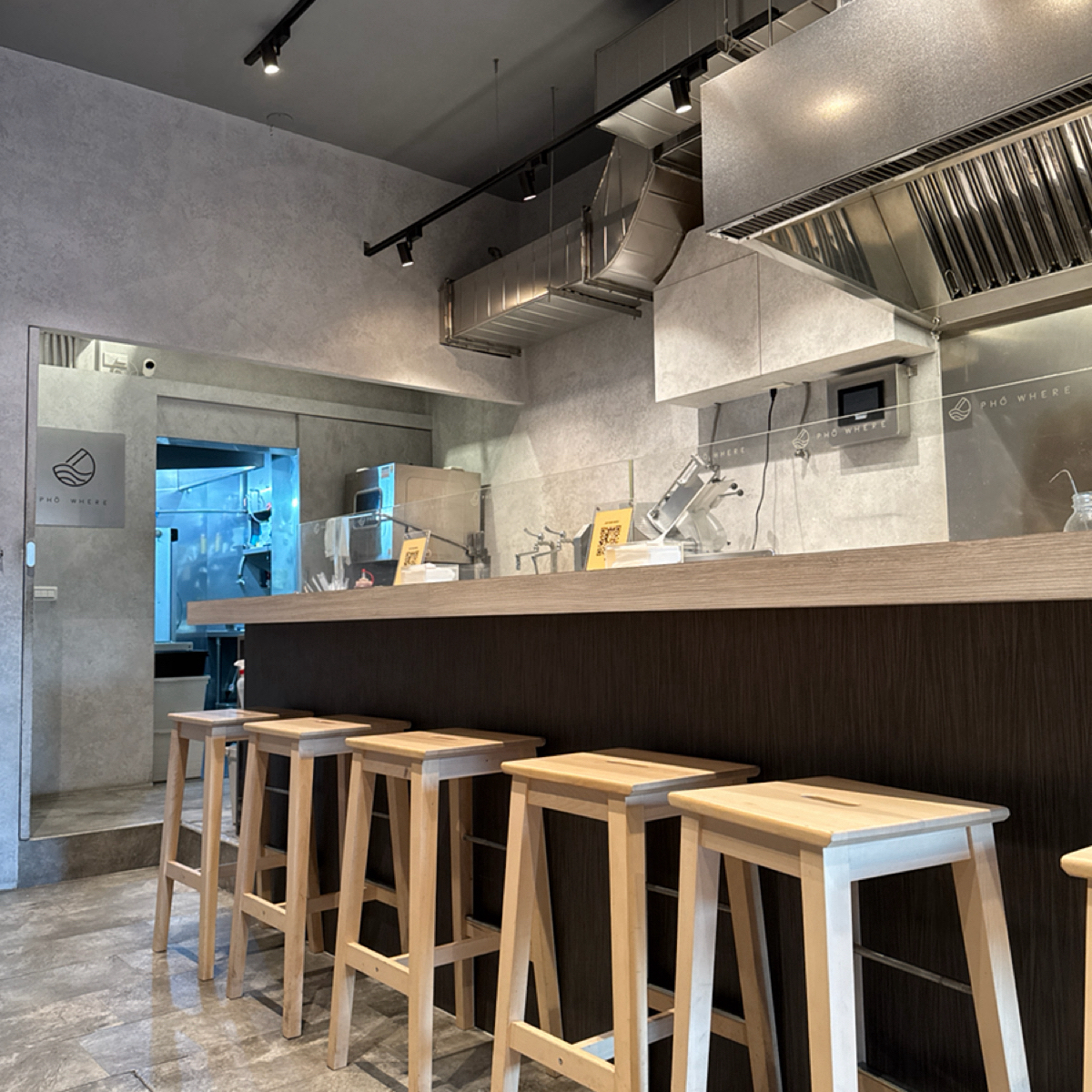 PHO WHERE 美式越南河粉 の雰囲気の写真：有吧台區，很像拉麵店的配置 byJacker 