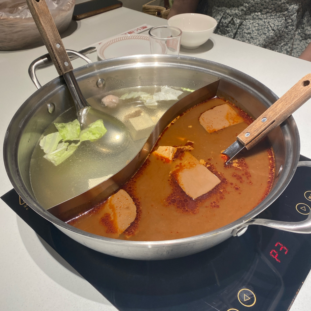 Meal image of 無雙號麻辣火鍋: ▪️無雙鴛鴦中鍋（4-5人）小辣 $500
鍋底不可續 shot by 阿鈴s食