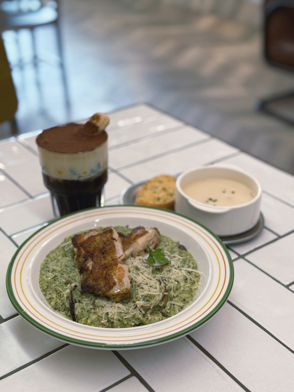 夢鹿咖啡 Cafe Moose 三重店 のレストランの写真：青醬煎雞腿燉飯 $370
Pesto Chicken Risotto
雞腿 | 菇 | 青醬 | 鮮 by阿波卡 