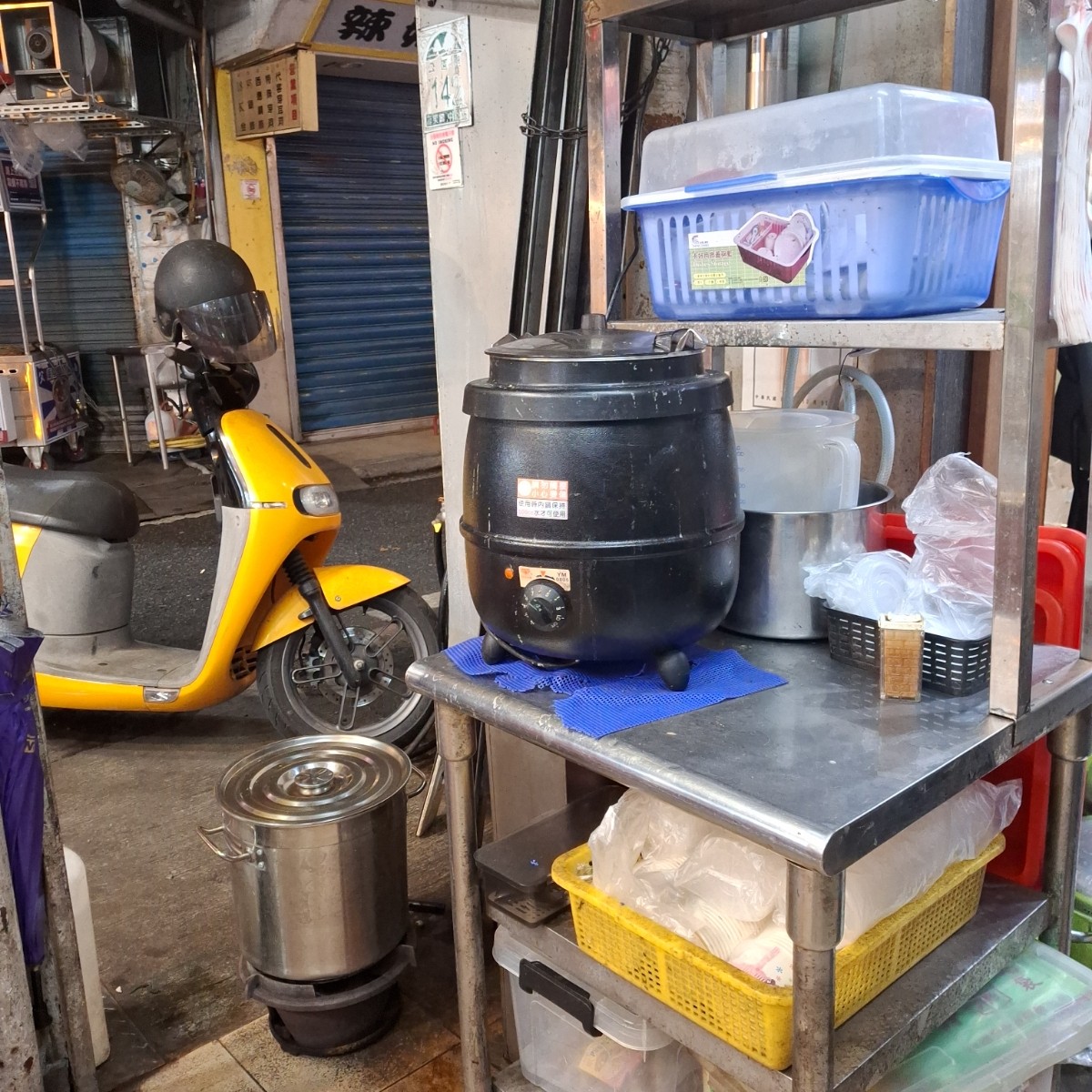 小廚師牛排館 的外觀氛圍圖片：玉米濃湯自取 由美食肥之豬 拍攝