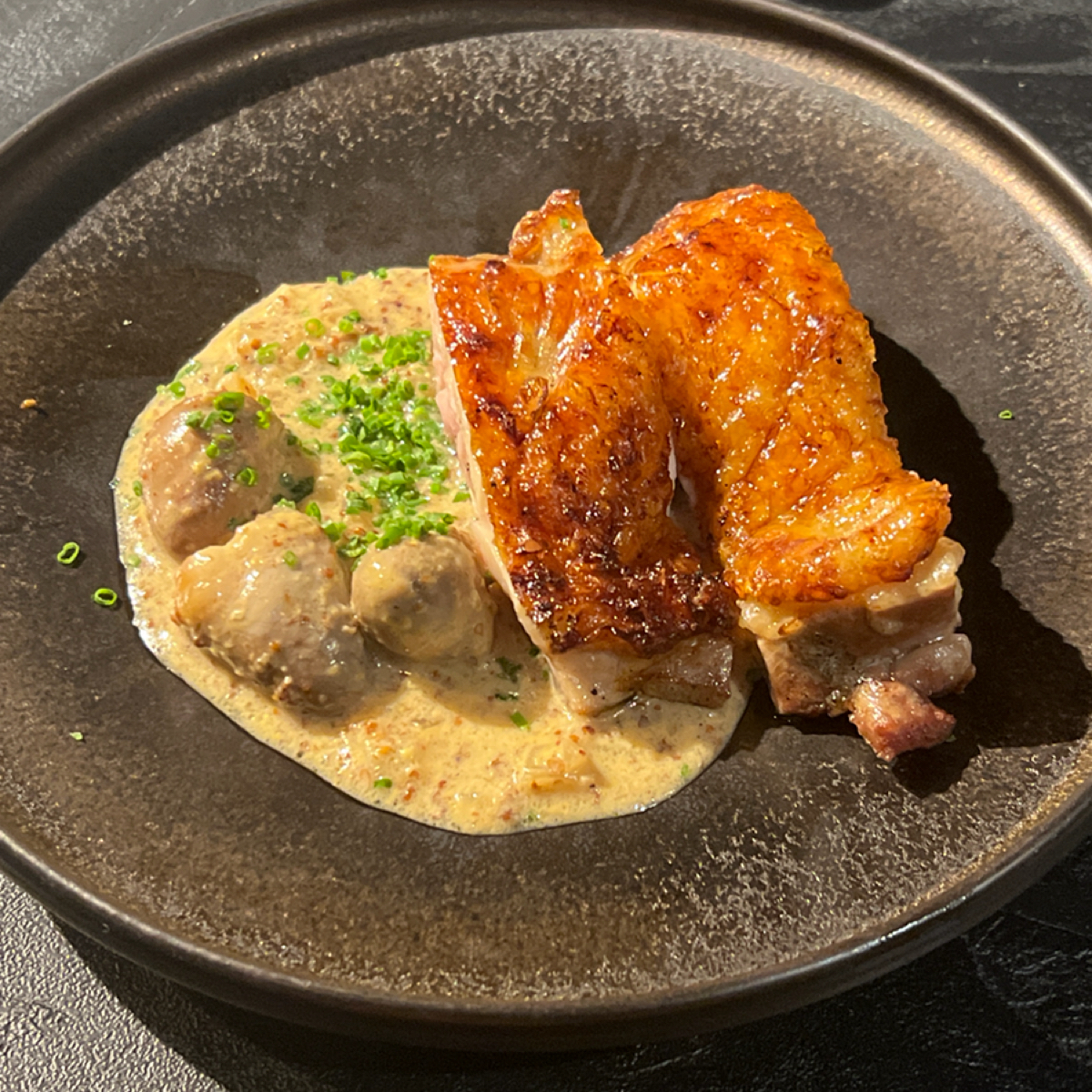 Meal image of Fire play taipei: 熟成雞腿 shot by 動吃動吃動吃