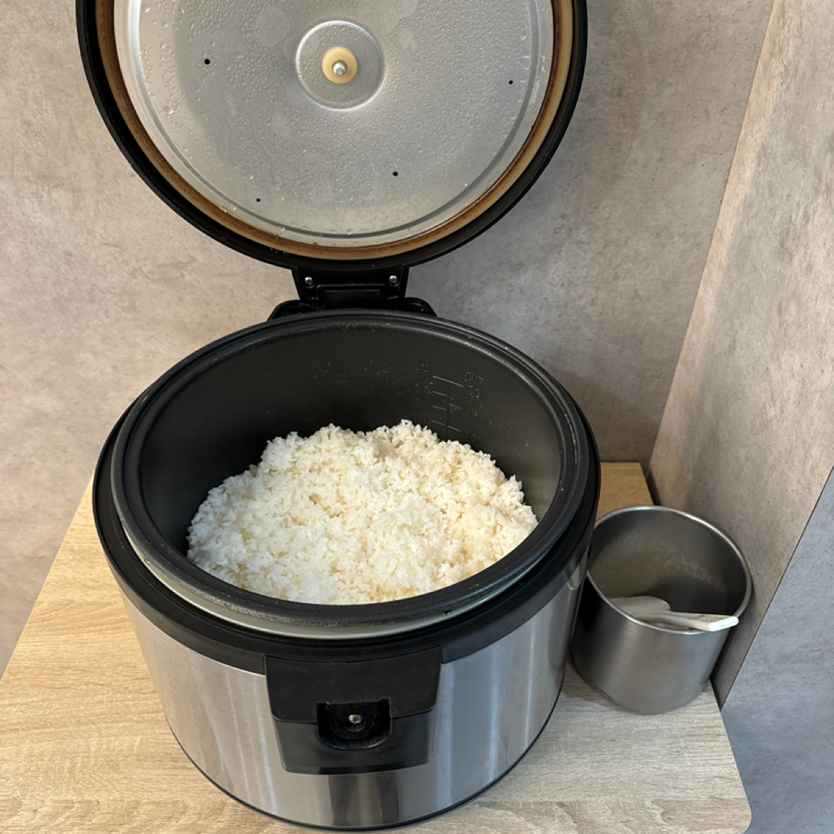 食客三千 の雰囲気の写真：老闆點餐是提醒有白飯吃到飽！副餐可以有其他選擇 byAna 