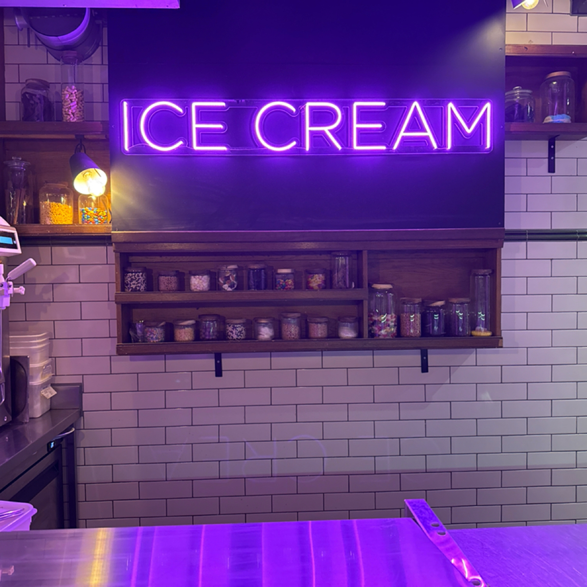 Vibe image of Heddon Street Kitchen: 二樓有專門的冰淇淋櫃位 shot by alina
