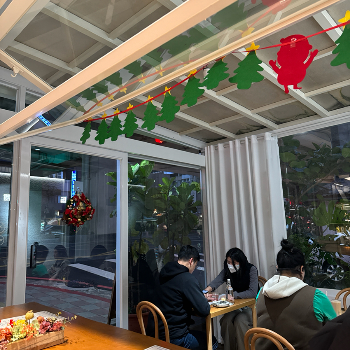 Vibe image of Compas Pasta House 康帕斯義麵屋 | 手工義大利麵:  shot by 恬恬子