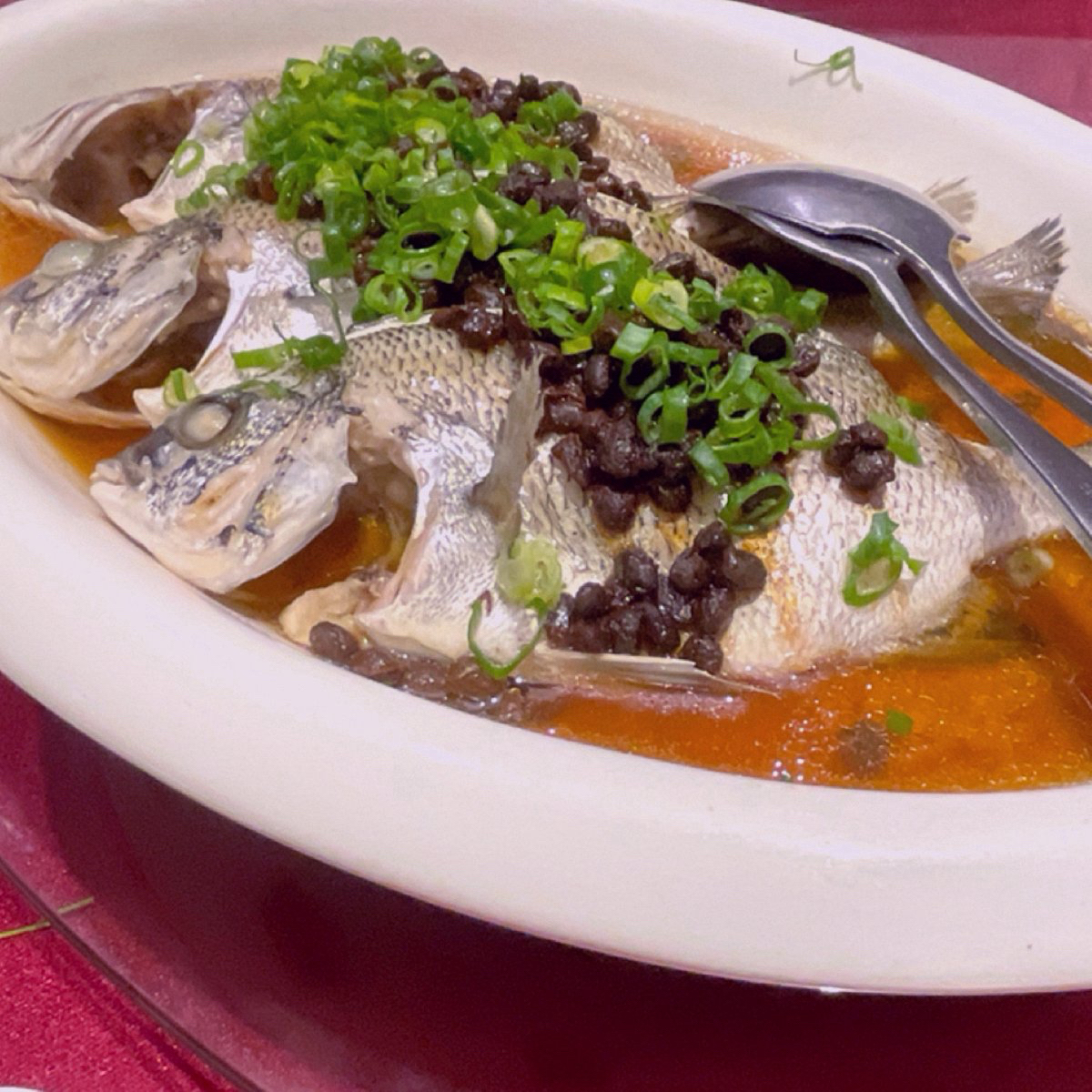 老新台菜 十全店 的餐點圖片：第五道➰清蒸黑格魚
黑格魚又可以稱作為黑鯛魚
肉質軟嫩口感非常好
加上豆豉與蔥花
令人有種回到鄉下老 由Shiny 拍攝