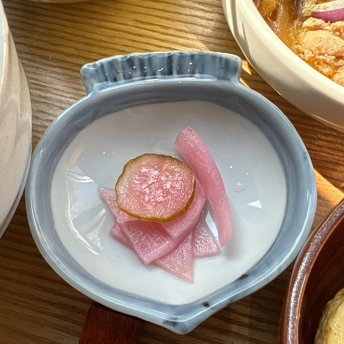 青林檎 ao.ringo のレストランの写真：副餐醃漬檸檬。
本來覺得有點略酸，但搭上略油甜的主餐雞肉，突然就有了畫龍點睛的作用。 byLucille邊走邊吃 