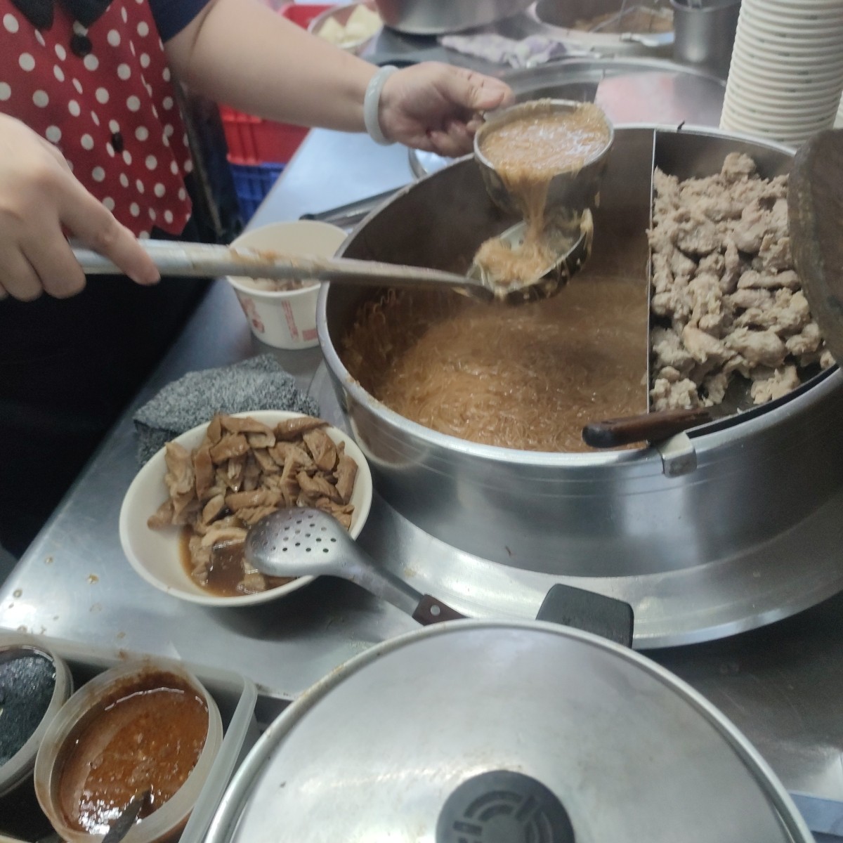 阿霞臭豆腐 四維店 のレストランの写真：製餐檯 by禮葉 