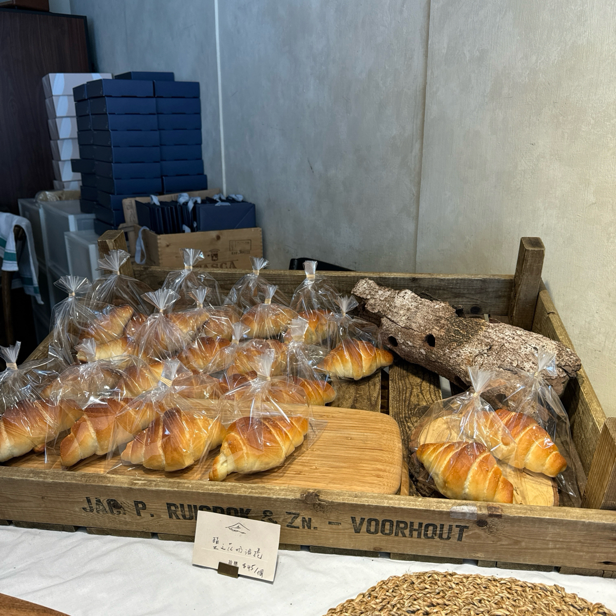 拾穗Bakery 麵包烘焙專門店 の雰囲気の写真：店內擺設也很有歐風感 by小青蛙🐸 