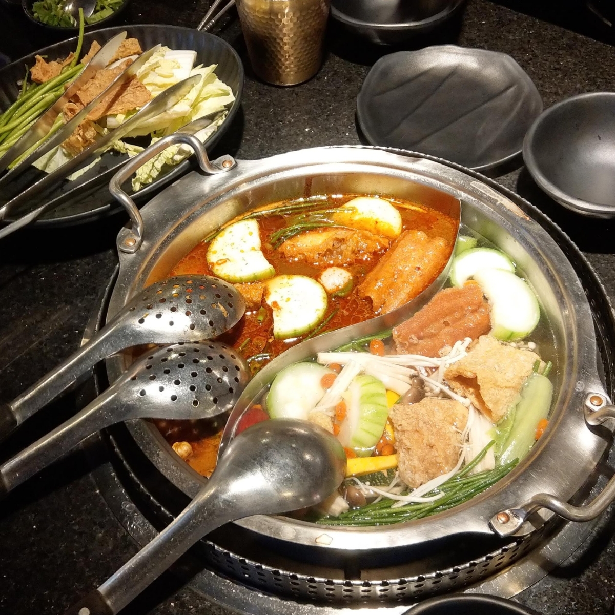馬辣頂級麻辣鴛鴦火鍋 復興店 的餐點圖片： 由IN老師 拍攝
