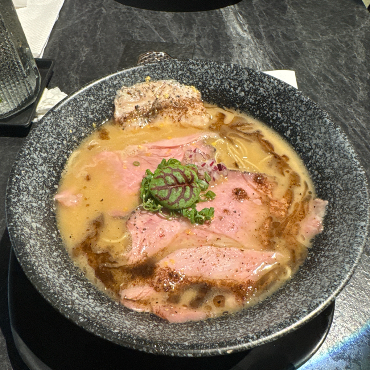 麒麟創作拉麵坊 のレストランの写真：牛肝菌豚骨醬油拉麵 by飲料王 