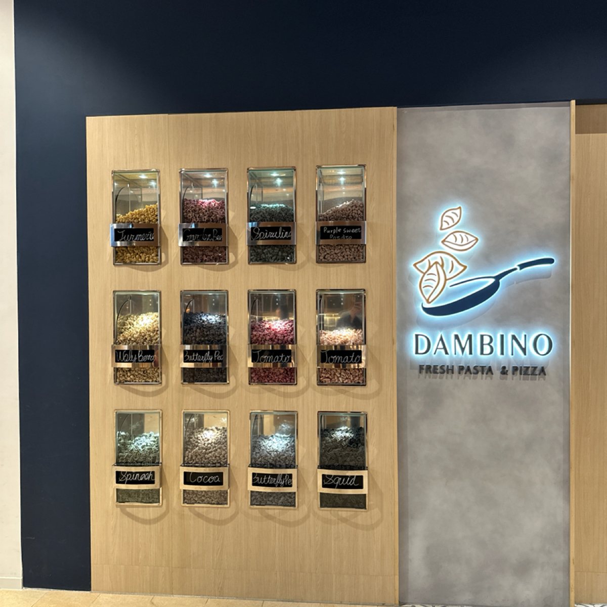 Dambino 丹比諾 手工義大利麵.披薩 LaLaport 台中店 的外觀氛圍圖片： 由Rex 拍攝