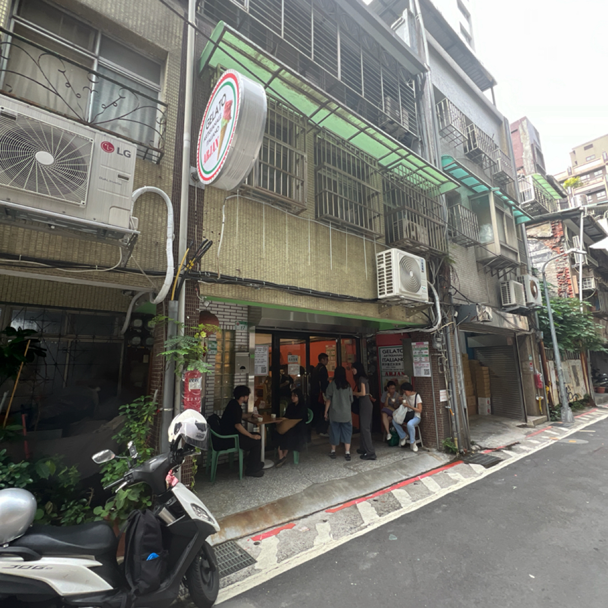 阿洋義式冰淇淋 GELATO ARJAN 的外觀氛圍圖片：門口 由動吃動吃動吃 拍攝