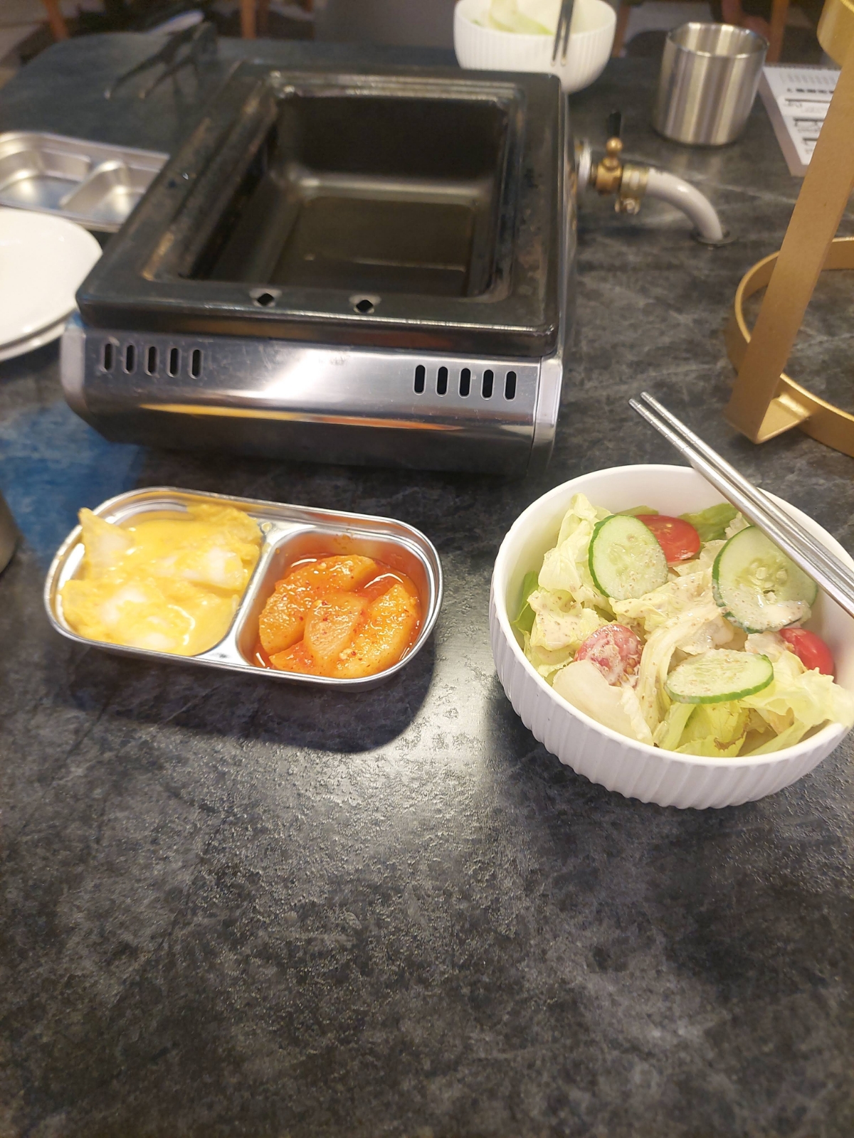 燒肉MEN 台東店 のレストランの写真：小菜與沙拉 by永遠的新手 