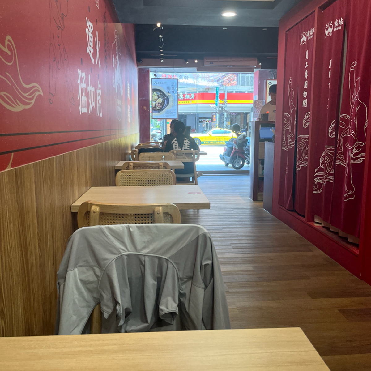 Vibe image of 老泉城黃燜雞米飯 漢口店:  shot by  楊