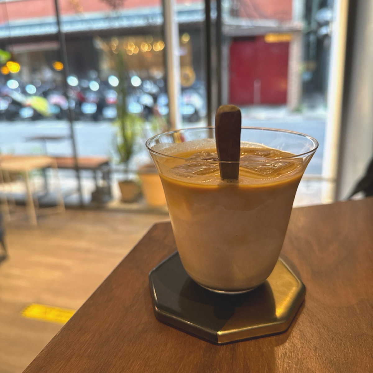 Coffee Underwater のメニューの写真：拿鐵 byJacker 