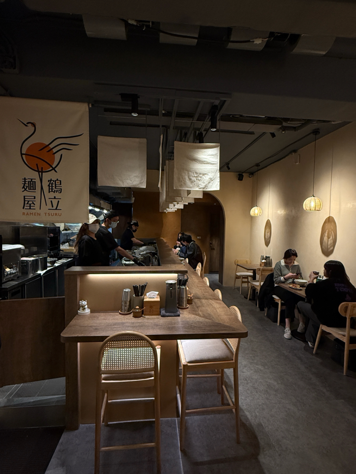 麵屋鶴立 の雰囲気の写真：麵屋鶴立內部裝潢 by阿波卡 