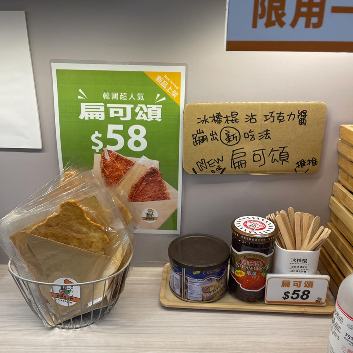 24H韓金智能拉麵 小港平治店 的外觀氛圍圖片： 由藍說 拍攝