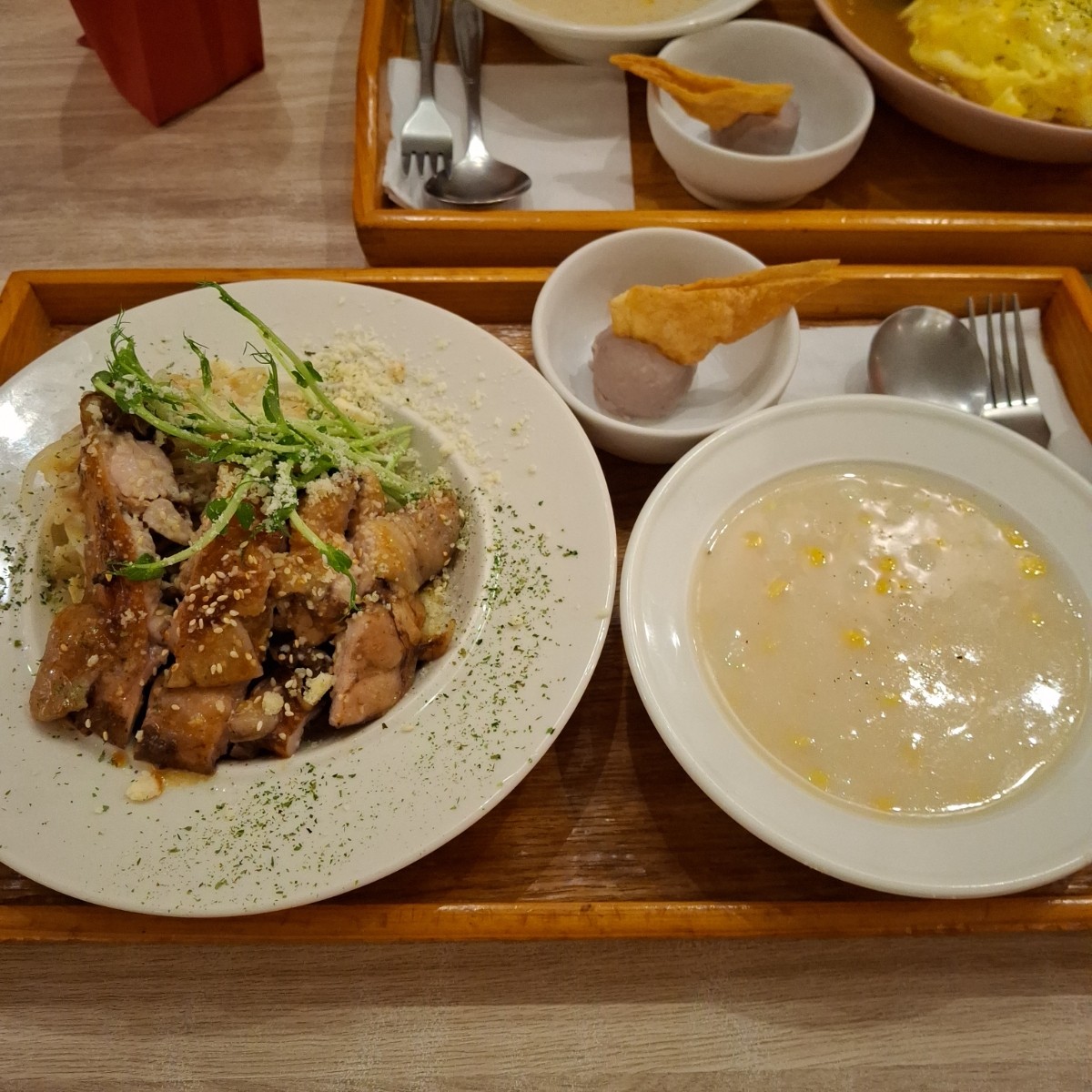 想想微韓輕食 のレストランの写真：嫩煎雞腿排義大利麵套餐來囉！！ by美食肥之豬 