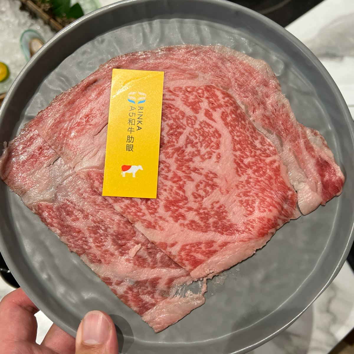  梨花 A5和牛放題 的餐點圖片：肋眼偏油一點，後來都是專攻雪花 由Sheng 拍攝