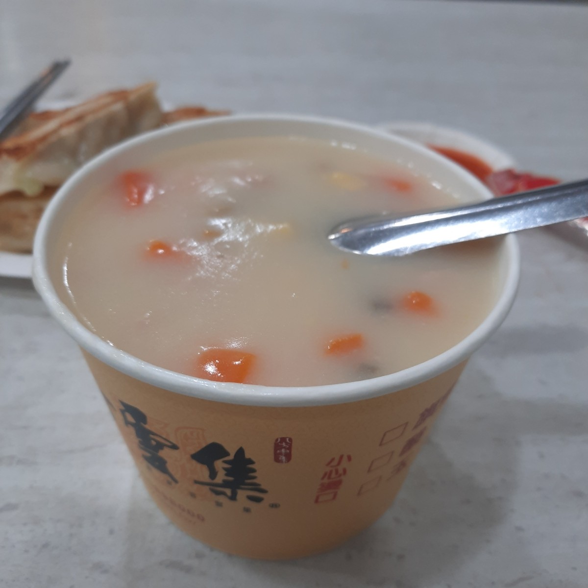Meal image of 八方雲集 台北聯合店: 玉米濃湯 ＄35
口感濃稠，有豐富的料，有些許奶味。 shot by emo小孩