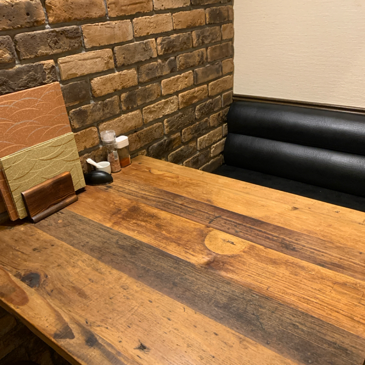 Vibe image of 海鮮居酒屋 愛想屋 東梅田店: 内装、個室 shot by shoko