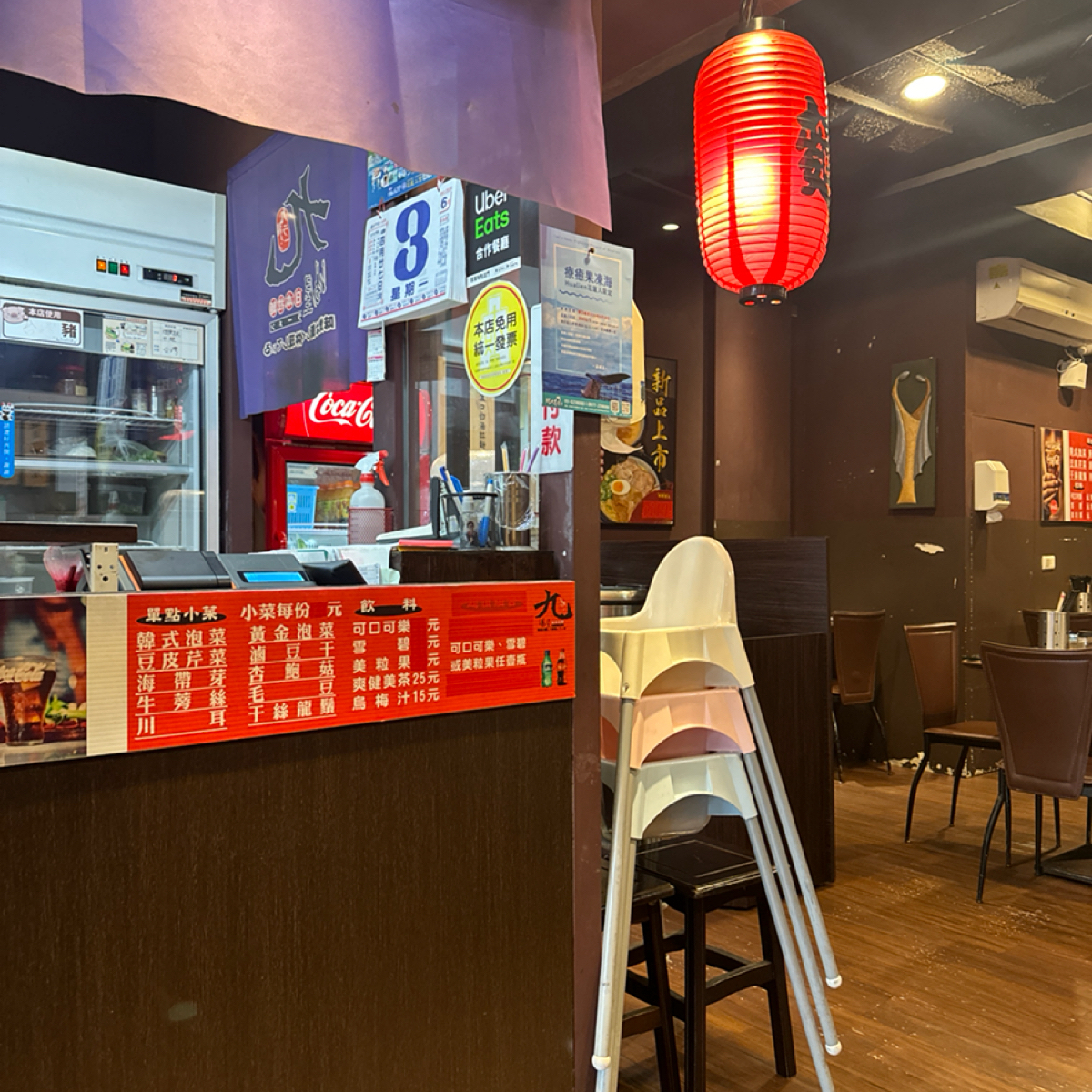 九湯屋日本拉麵 の雰囲気の写真：小菜的價目表 by食、動、健康 