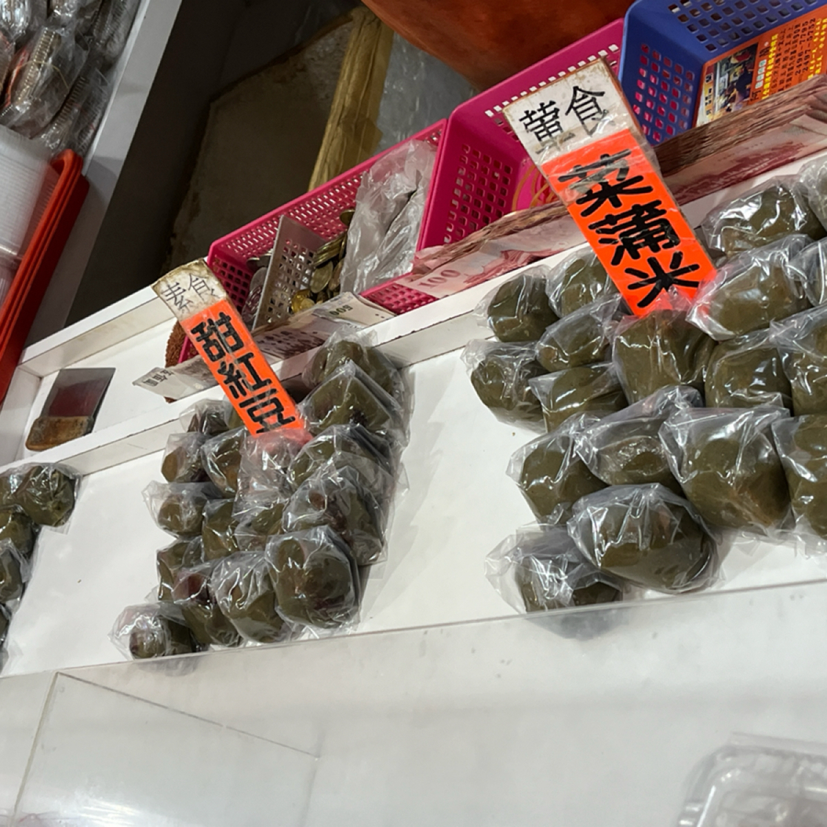 阿蘭草仔粿 のレストランの写真：紅豆餡&#x2F;菜蒲米 by珍珠奶綠 