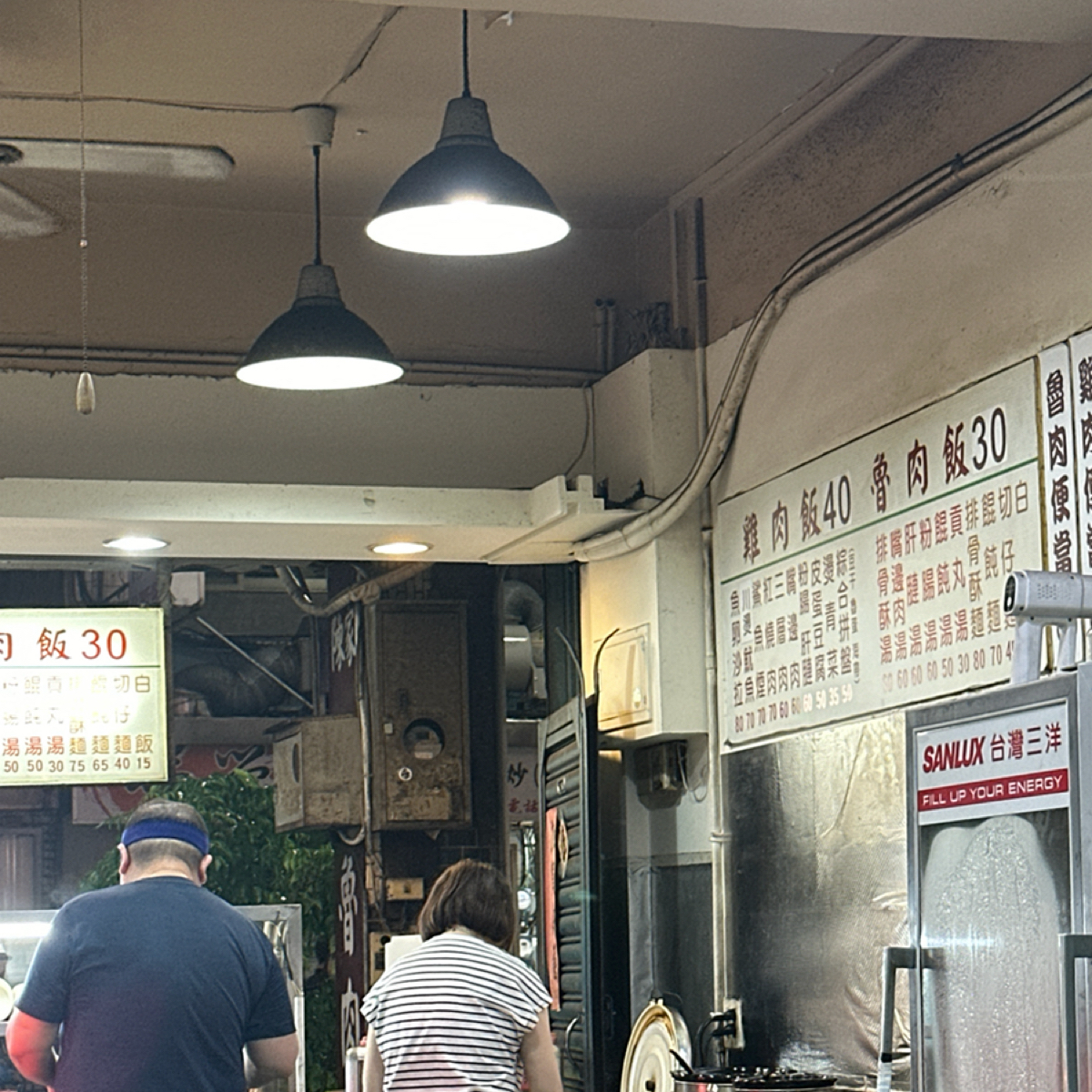 Vibe image of 三重陳家雞肉飯: 店內環境 shot by 草莓肉鬆蛋吐司