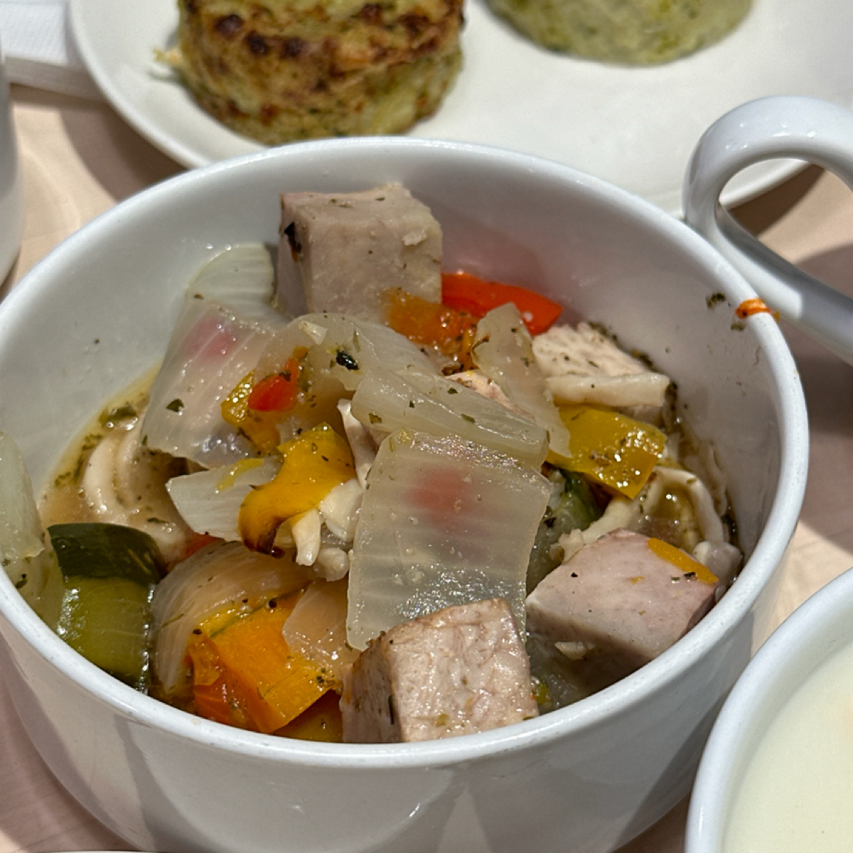 IKEA 瑞典餐廳 新莊店 的餐點圖片：溫野菜 覺得很普…而且芋頭超多～～
不喜歡芋頭的最好迴避😂 由阿波卡 拍攝