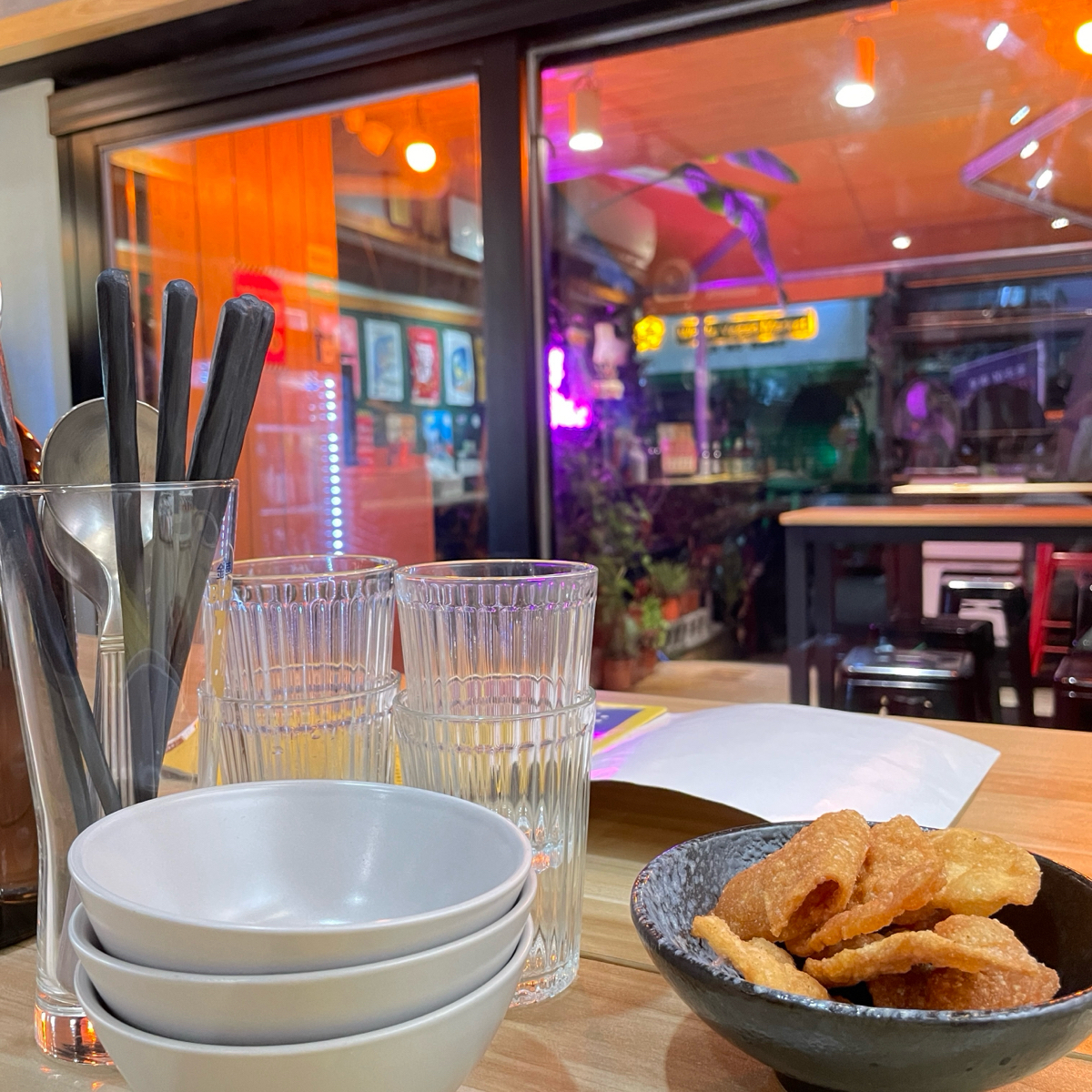 社畜微醺餐酒館 小巨蛋店 の雰囲気の写真： byDixon 