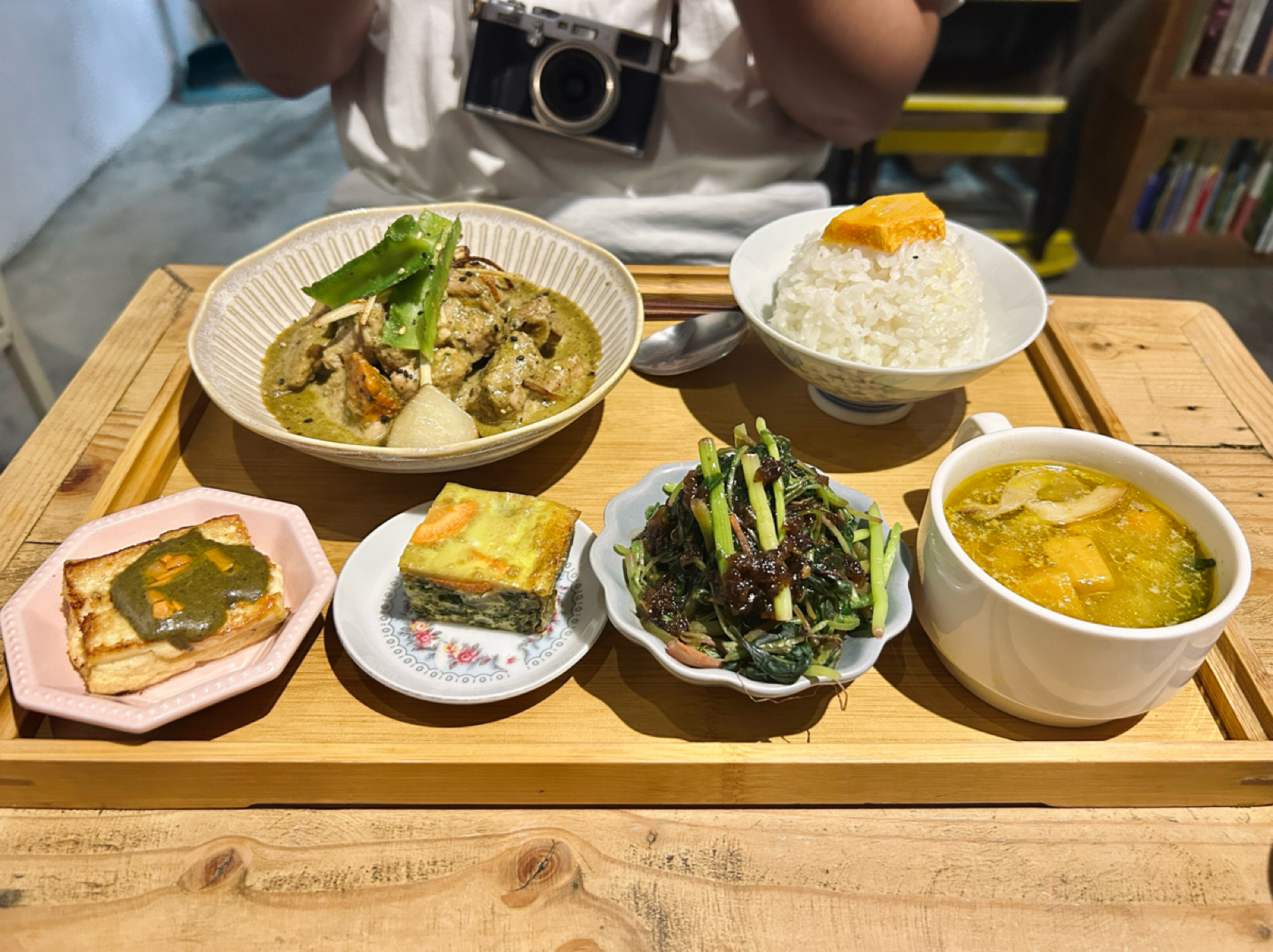 橋chiao のレストランの写真：➰荖葉咖喱雞套餐330
一盤、三碟、一飯、一湯
有肉、有蛋、有菜、有豆腐
還有來自長濱店家自己種植的 byShiny 