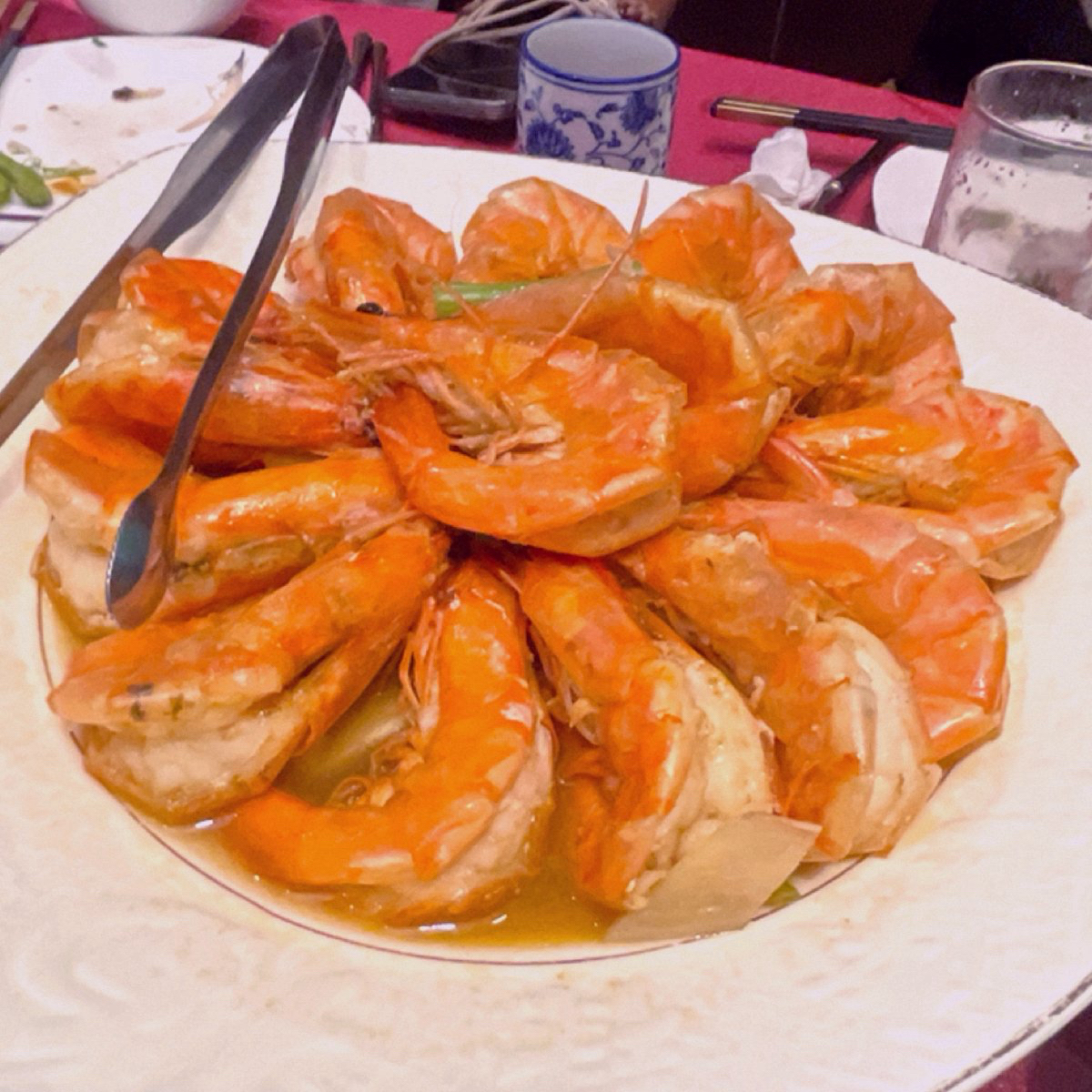 老新台菜 十全店 的餐點圖片：第七道➰啤酒蝦🦐
顧名思義就是加入啤酒再清蒸烹調的蝦
還算大隻的蝦開了背更入味也更好食用
從肉質也 由Shiny 拍攝