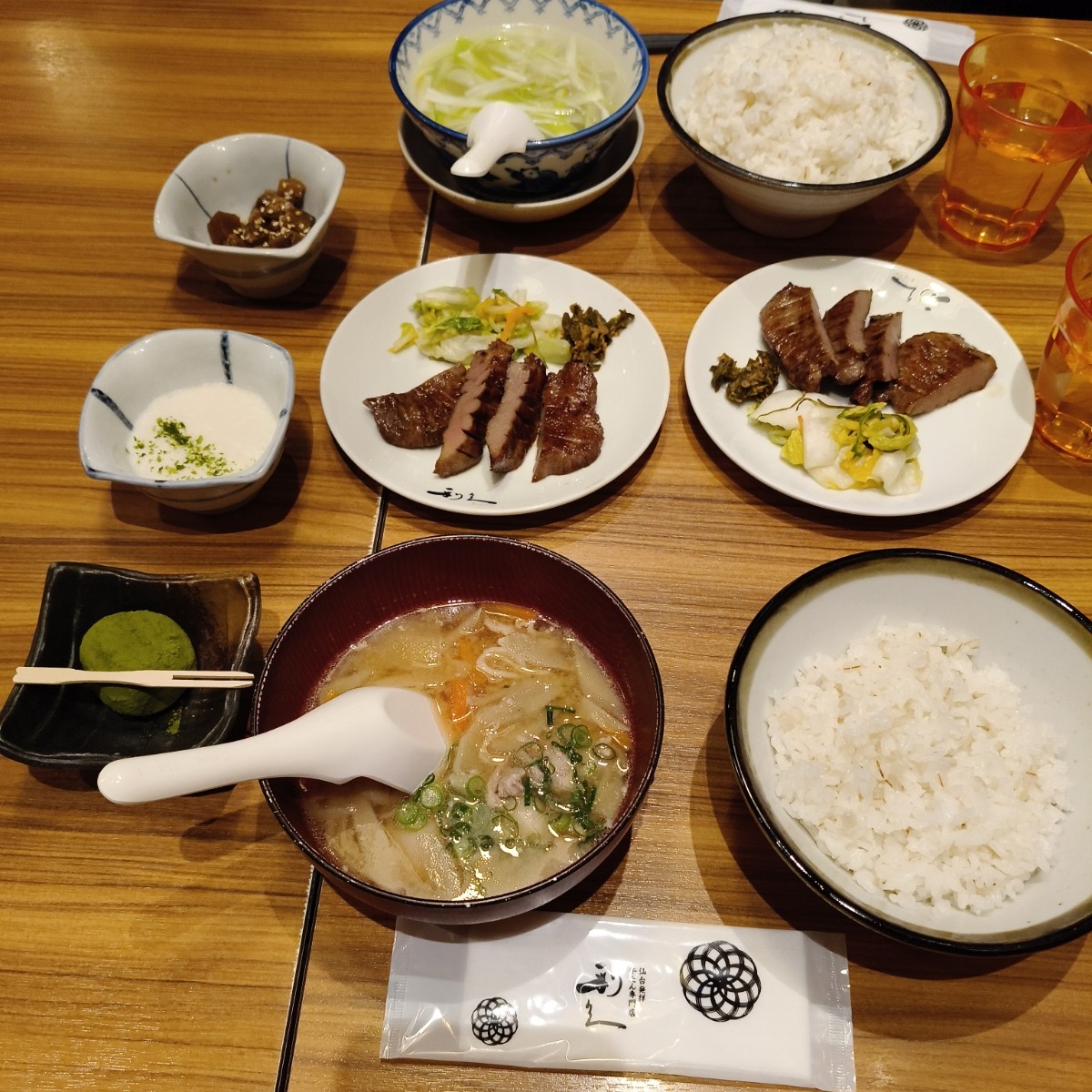 Meal image of 牛たん炭焼 利久 博多デイトス店: 利久牛舌-2枚4切套餐（含宮城味噌芋角煮） shot by Sunny.li