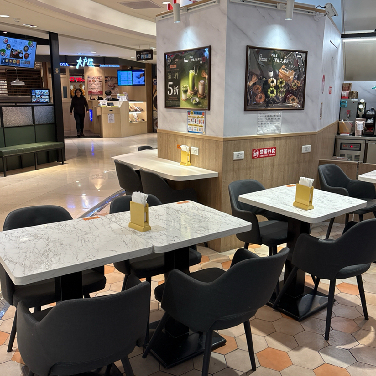 Vibe image of Mister Donut 大葉高島屋:  shot by Brenda