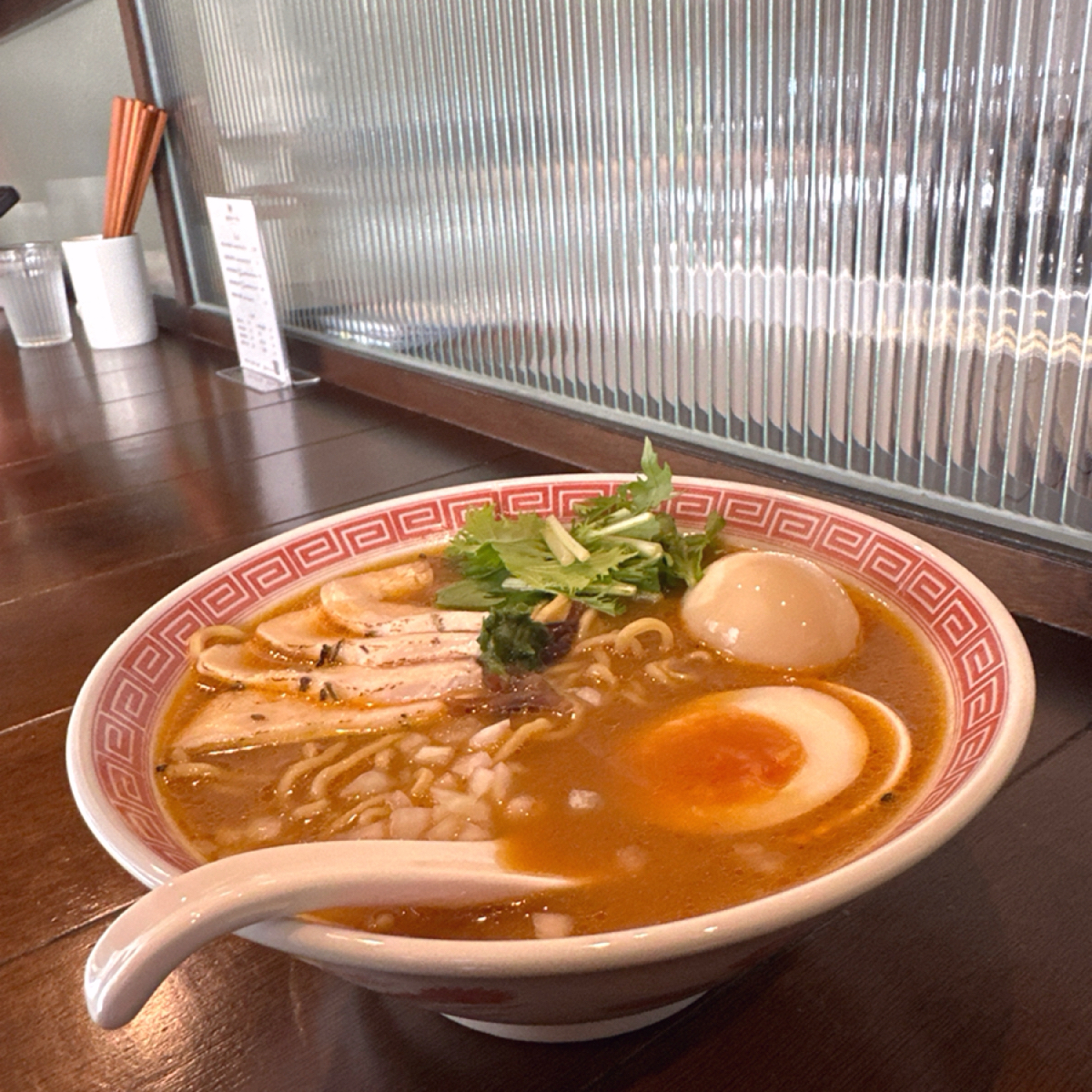 麵試十一次 錦州店 的餐點圖片：我點的「濃煮味噌雞湯麵」

有加微辣，其實吃起來不會太辣，但紅味噌的香味很鹹度很刷嘴，會一直一口接一 由阿波卡 拍攝