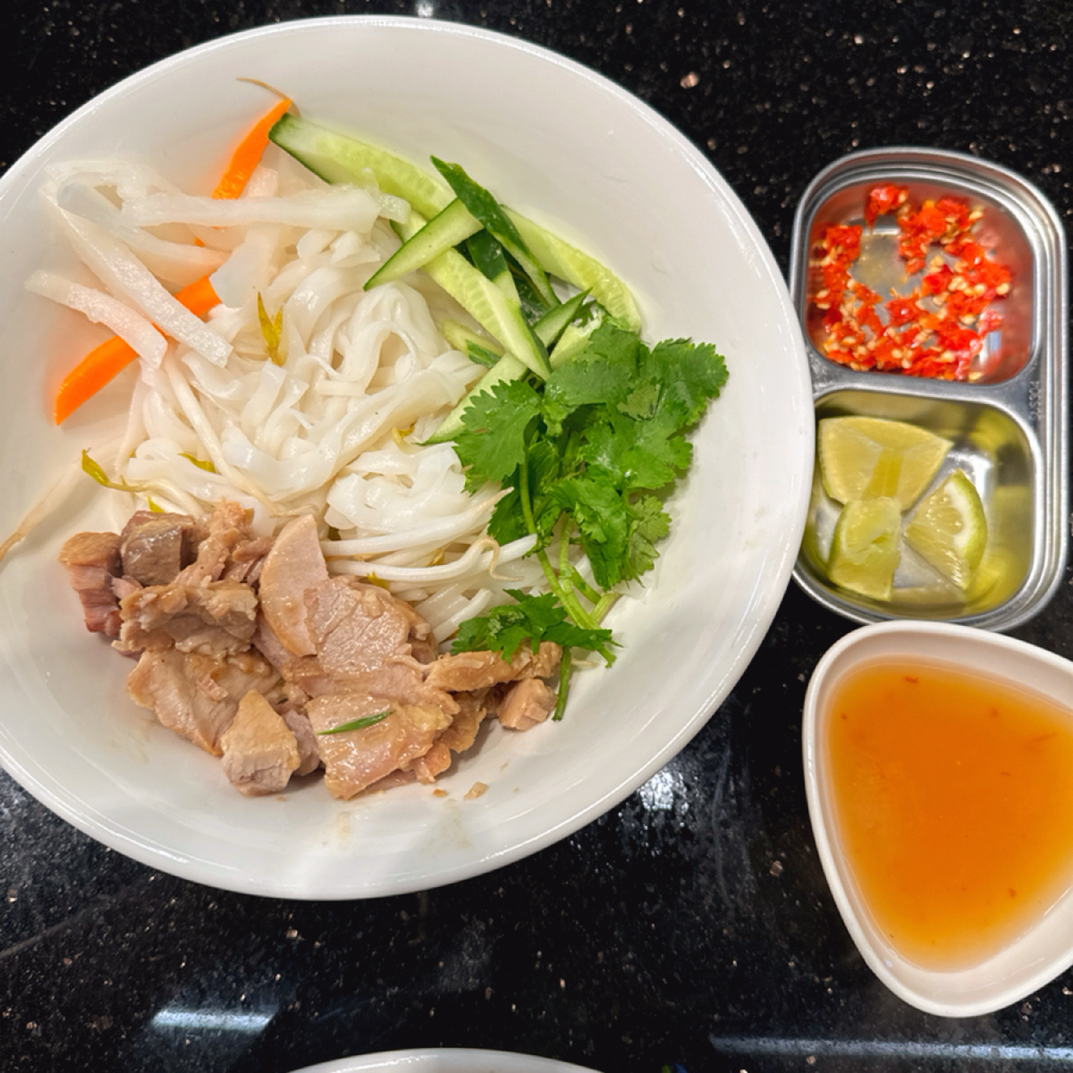 Meal image of 法越French Viet家族秘製牛肉河粉: 豬肉乾拌河粉 shot by 跟著小胖吃胖胖
