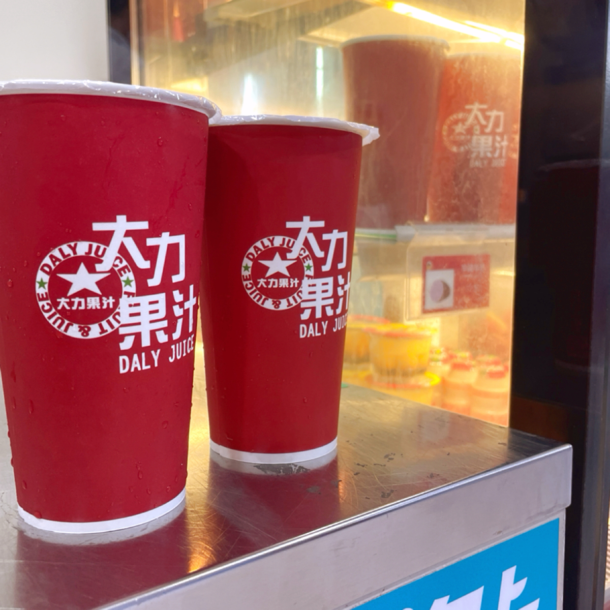 Vibe image of 大力果汁 十全店: ➰香蕉牛奶 換 多多 𝟱𝟱+𝟱
香蕉牛奶很常見、香蕉優酪乳很健康
另一杯嘗試香蕉多多似乎也不賴 shot by Shiny
