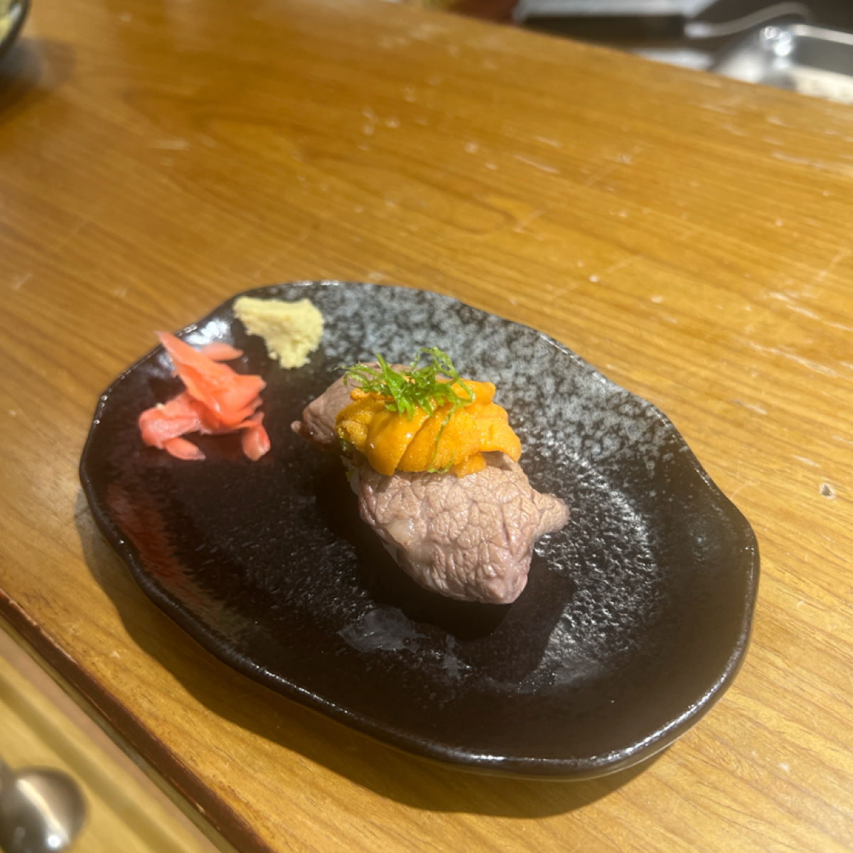 Meal image of 鶴亭屋: 牛小排海膽握220 shot by 七咪