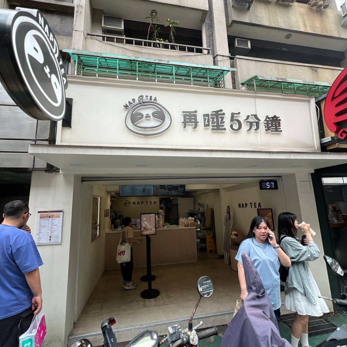 Vibe image of 再睡5分鐘 台北錦州店: 門口 shot by 動吃動吃動吃