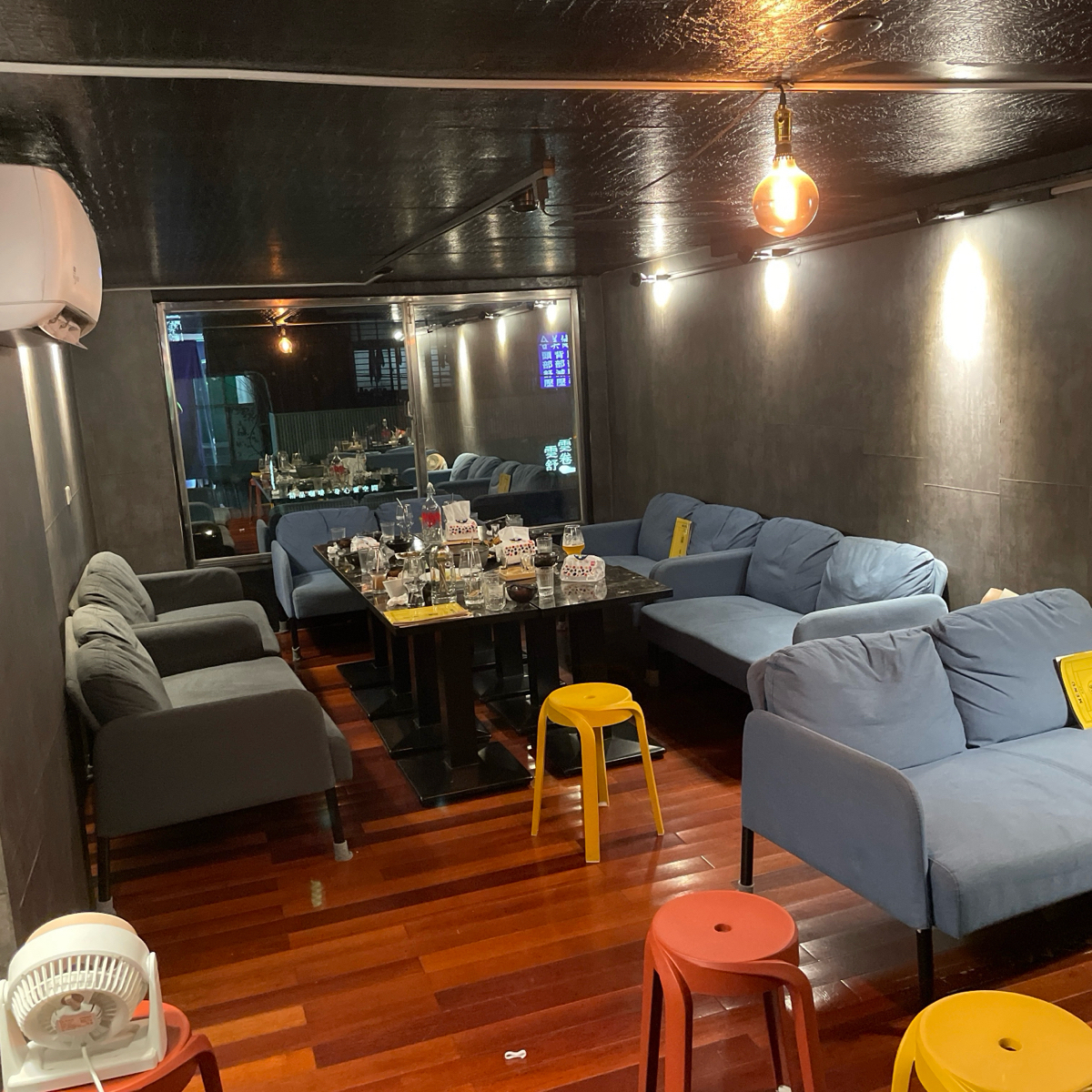 社畜微醺餐酒館 小巨蛋店 の雰囲気の写真： byDixon 