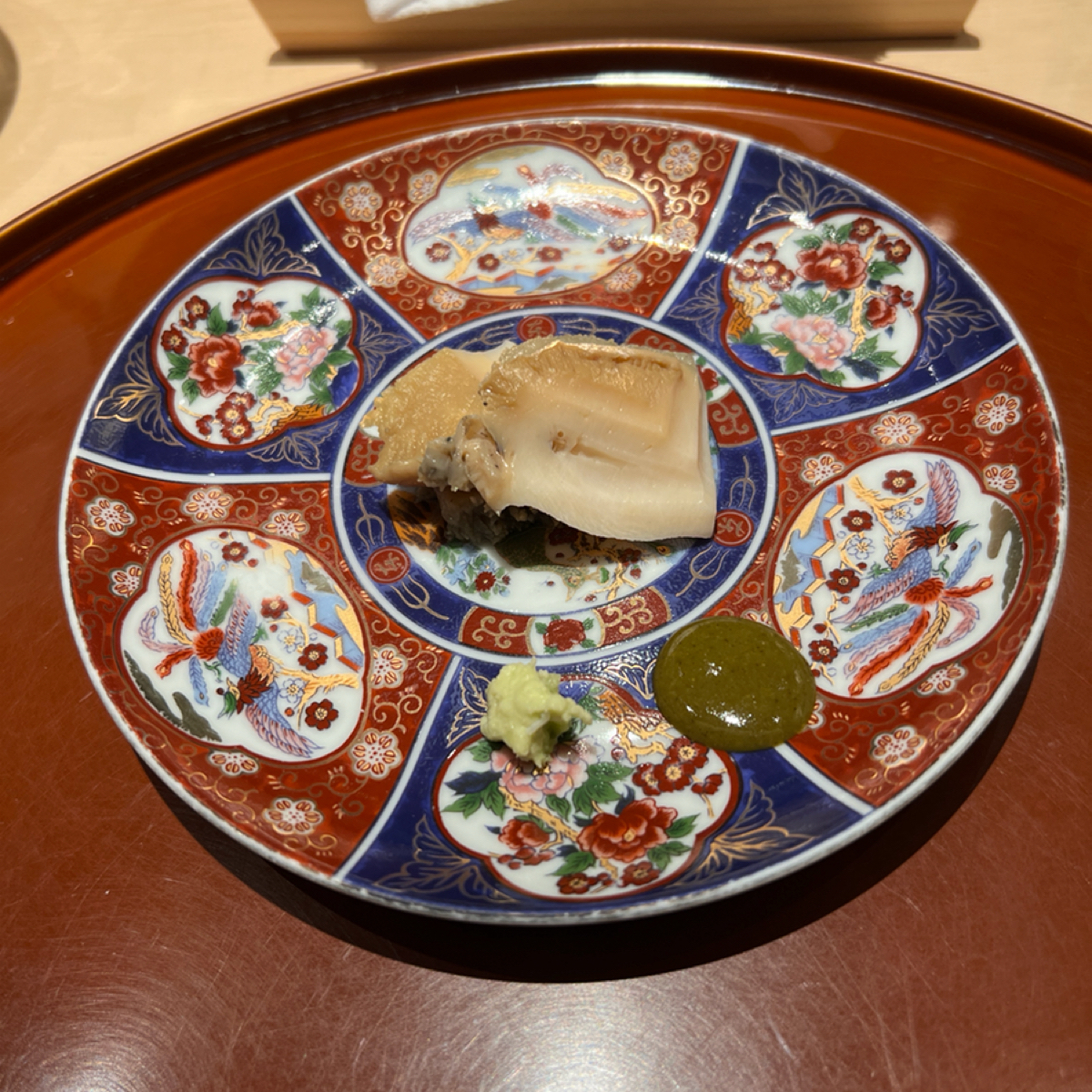 明壽司 的餐點圖片：鮑魚 由動吃動吃動吃 拍攝