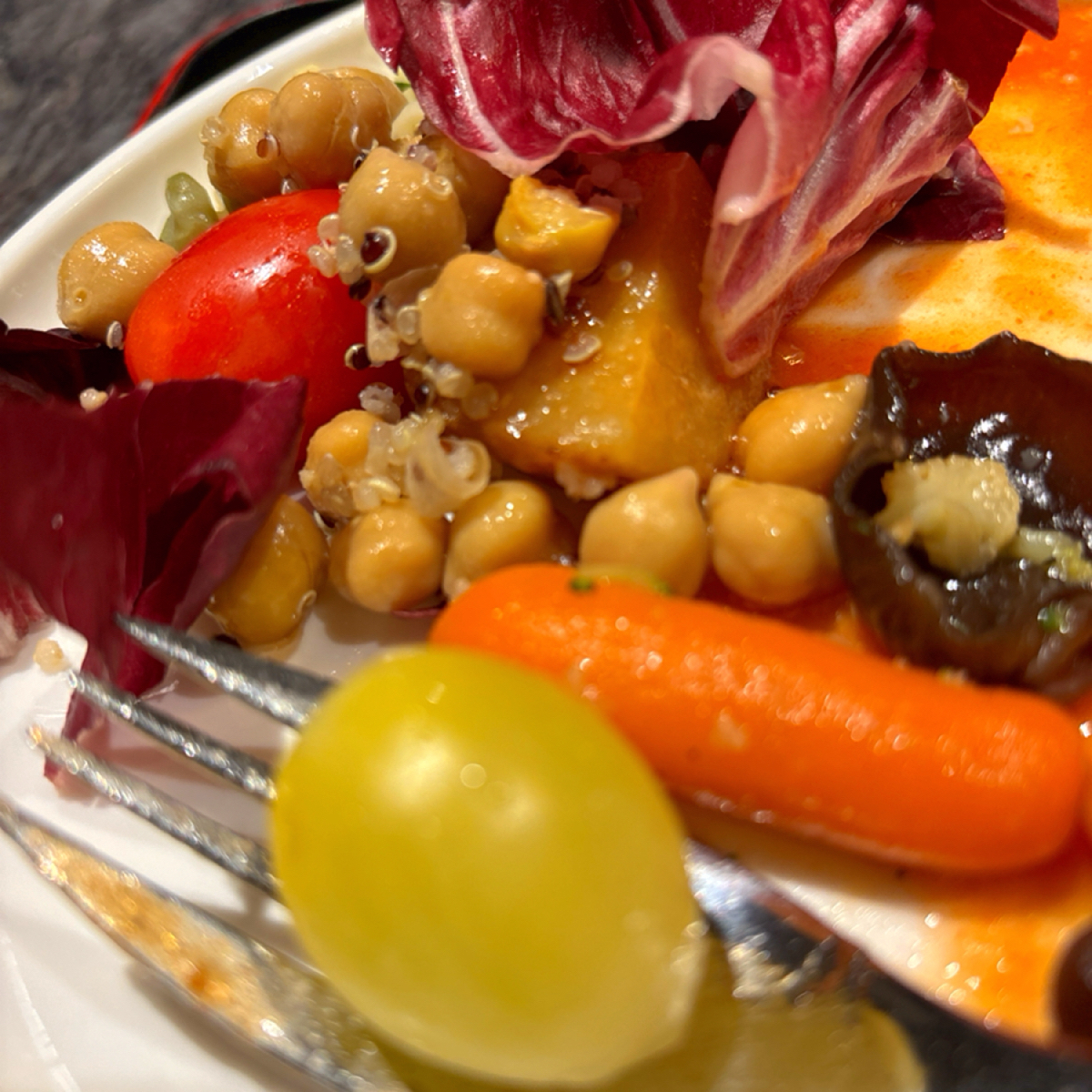 Meal image of Plaza Premium Lounge: The culinary offerings at the Plaza Premium Lounge shot by 2QT2BSTR8