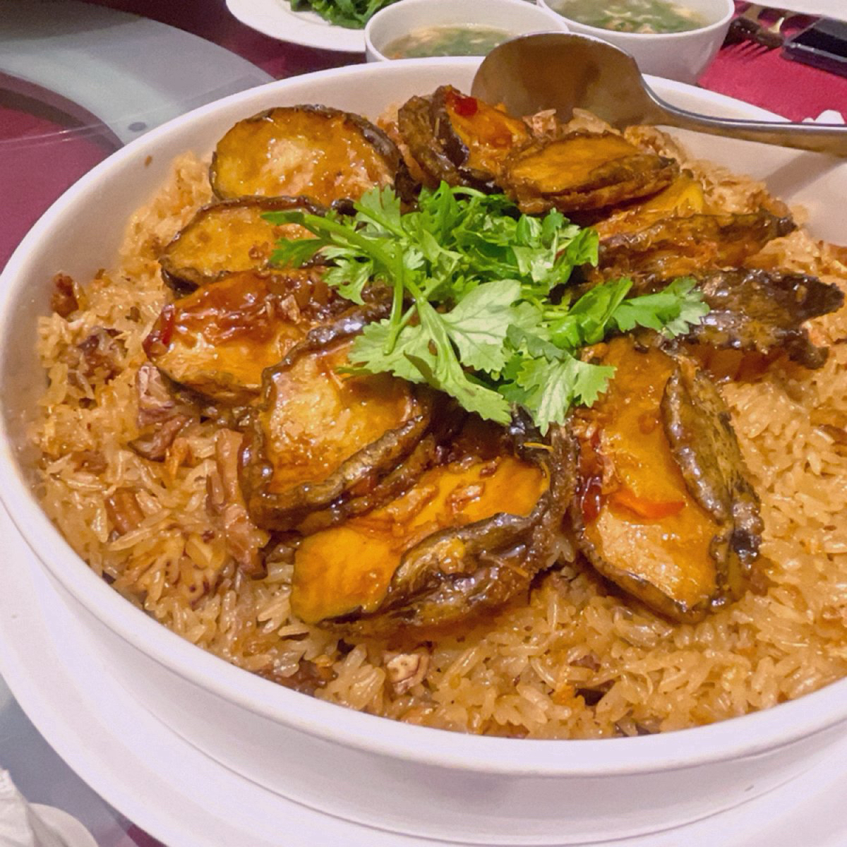 老新台菜 十全店 的餐點圖片：第八道➰鮑魚米糕
非常難得不是紅蟳、鰻魚或櫻花蝦而是鮑魚！
鮑魚本身有Q彈嚼勁卻不會很難咀嚼
正常食 由Shiny 拍攝