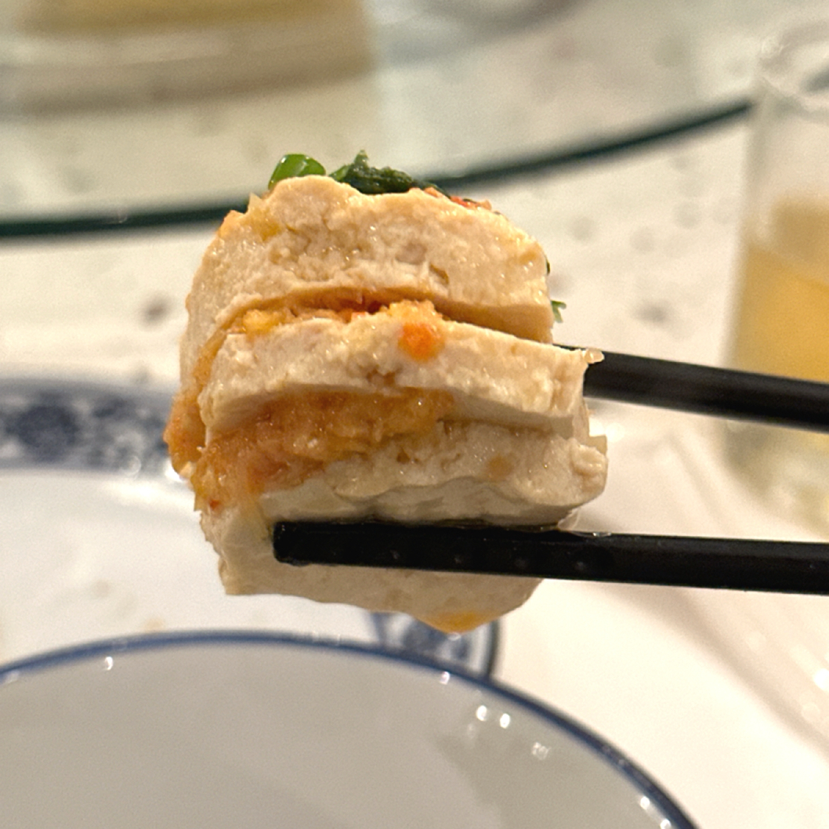湘八老 のレストランの写真：很神奇的是臭豆腐中間竟然不是一整塊，而是疊了3層！

每層都可以看到撲滿了特製蒜蓉醬，咬下去真的風味 by阿波卡 