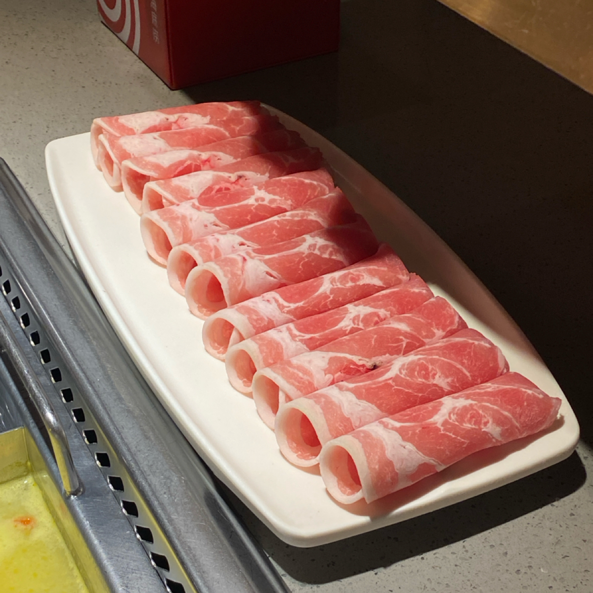 Meal image of 海底撈火鍋 板橋店: ▪️梅花豬肉 $336（整份） shot by 阿鈴s食