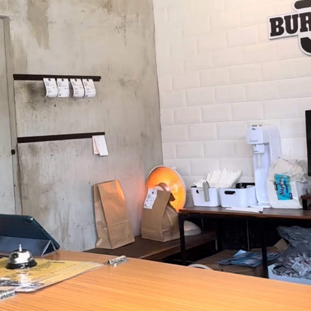 Burger bar のレストランの写真：外帶會用一個看起來很不安全但看似蠻用心的方式保溫 bybbeeeat 