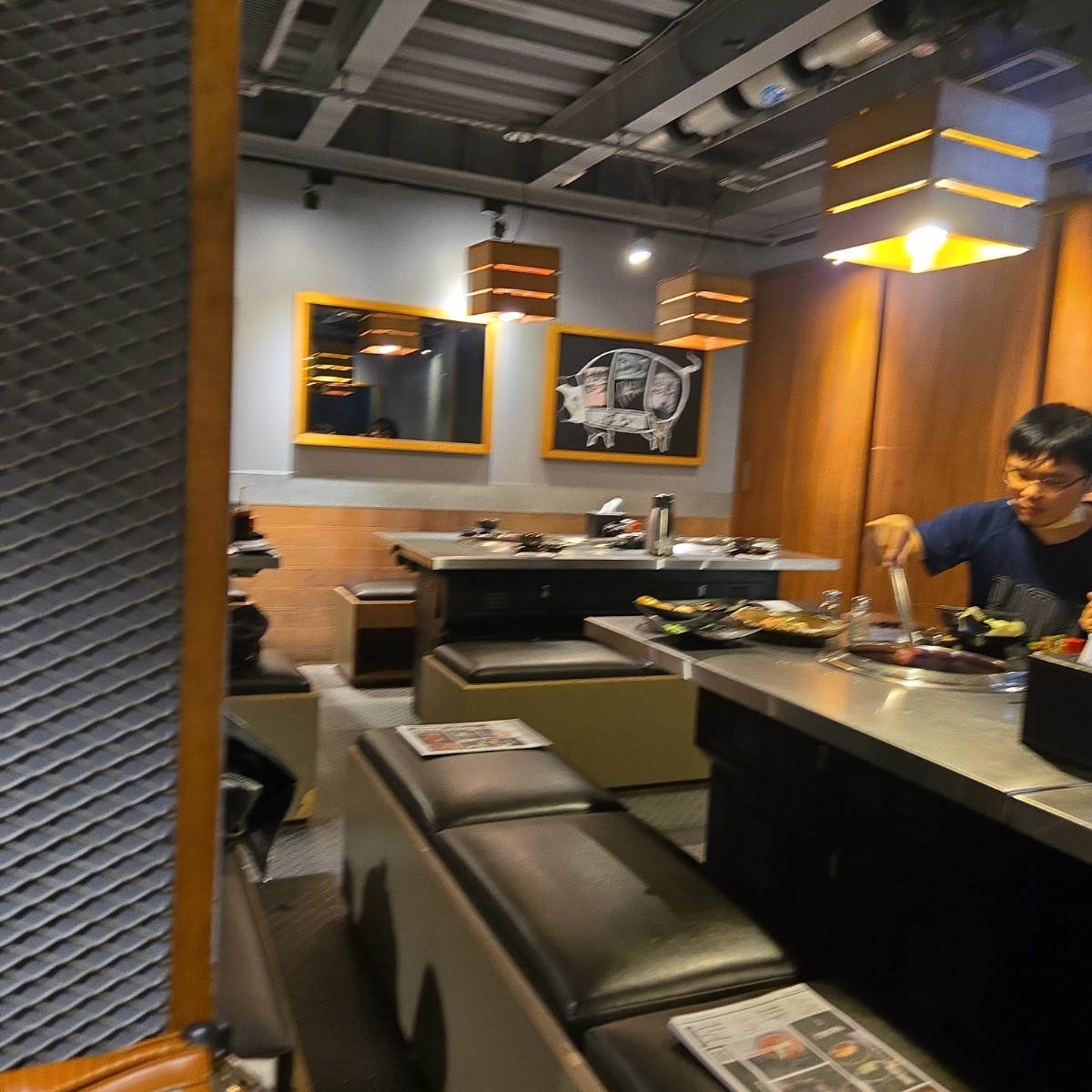 新橋燒肉屋 府後店 の雰囲気の写真： by佩佩不是佩佩豬 