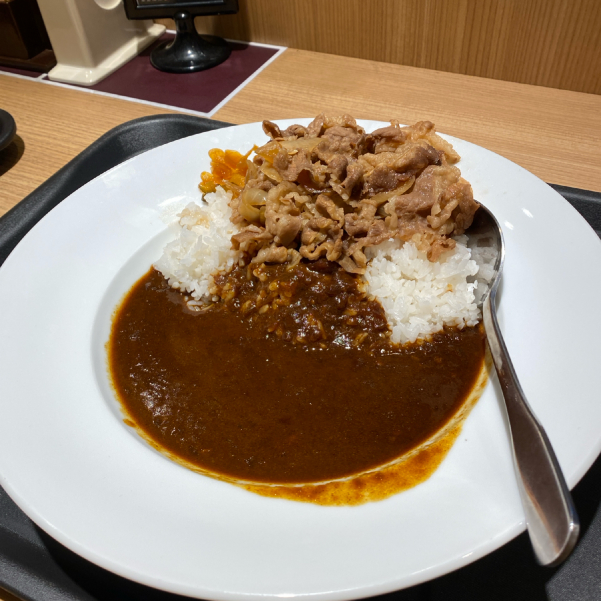 Meal image of 台灣松屋 台北民權西路店: ▪️經典咖哩牛肉飯 中 $185
醬給很多，建議不要整個拌開會太鹹 shot by 阿鈴s食